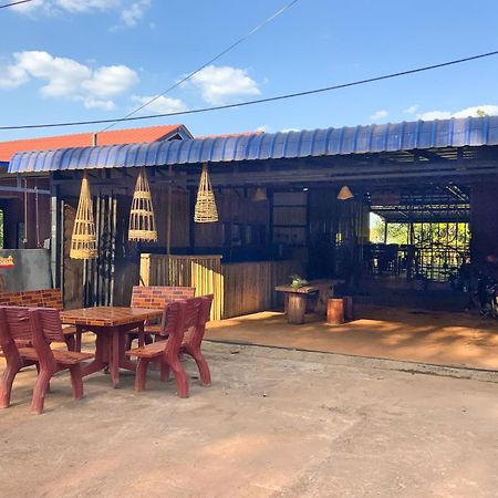 Backpacker Hostel And Jungle Trekking Banlung Exterior foto