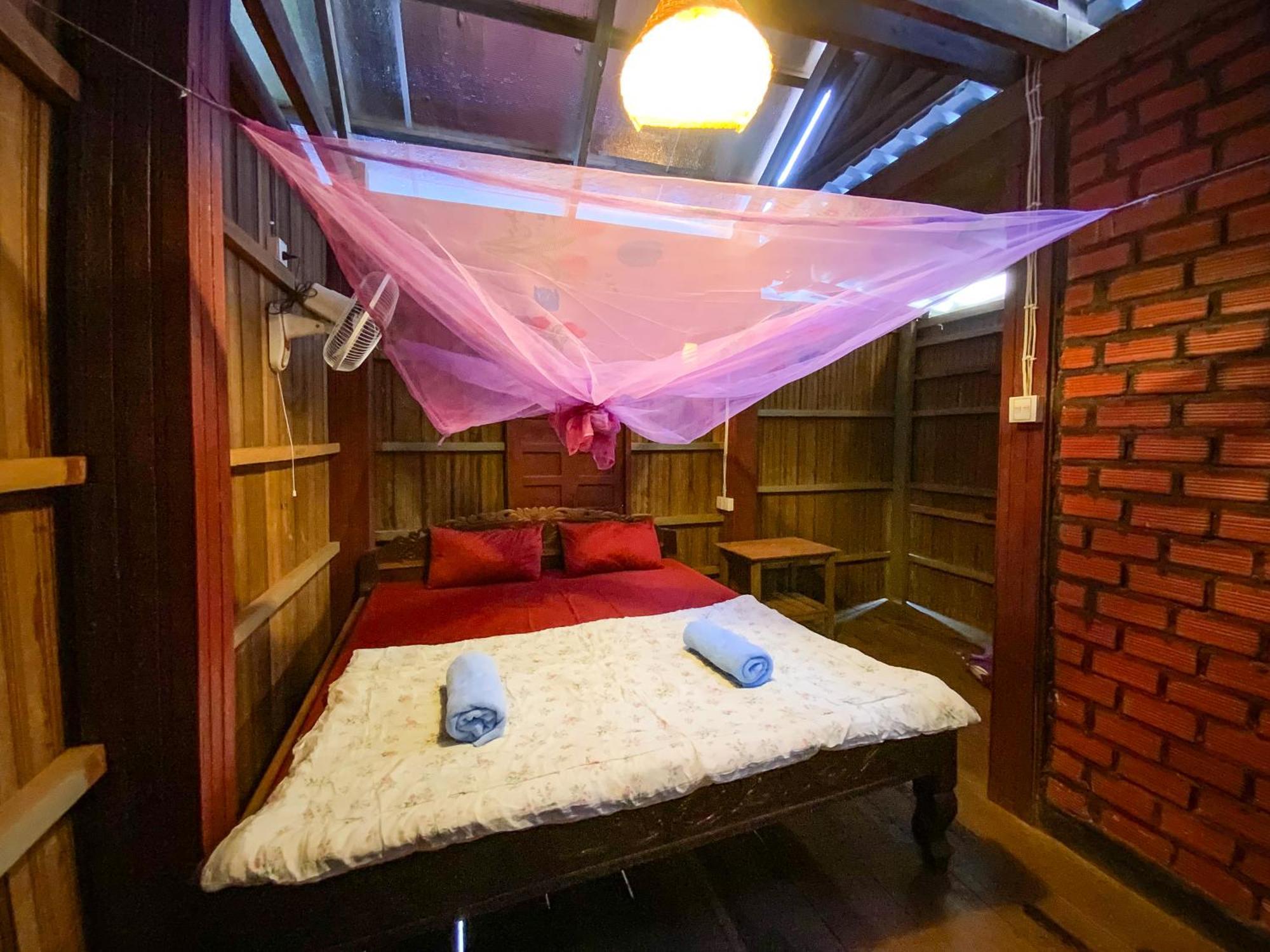 Backpacker Hostel And Jungle Trekking Banlung Quarto foto